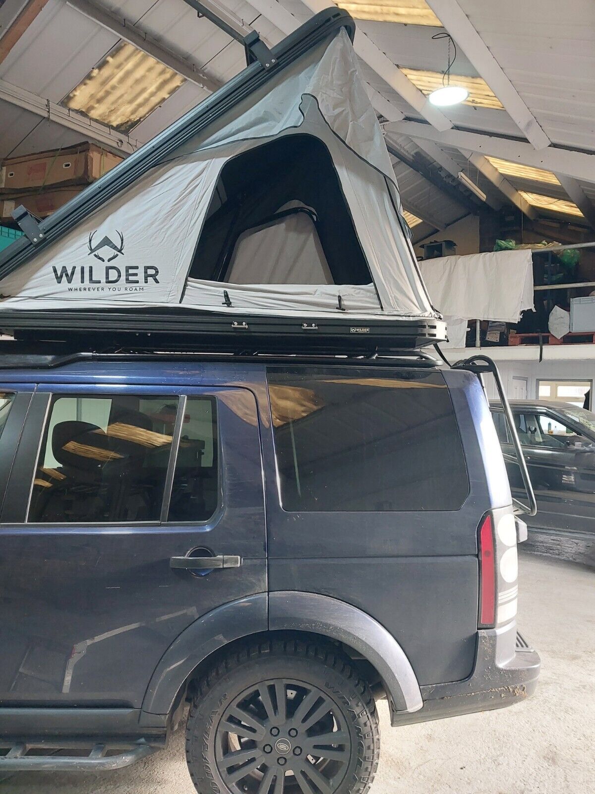 Premium Quality Hardshell Aluminium Roof Tent with bars