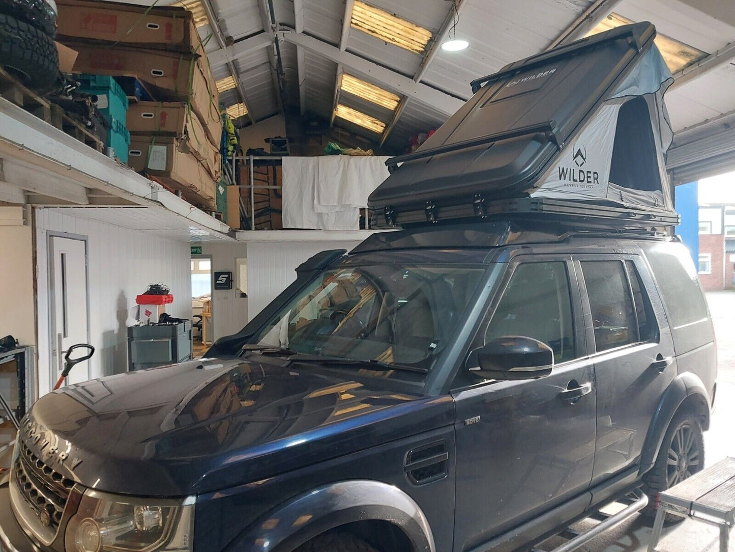 Premium Quality Hardshell Aluminium Roof Tent with bars