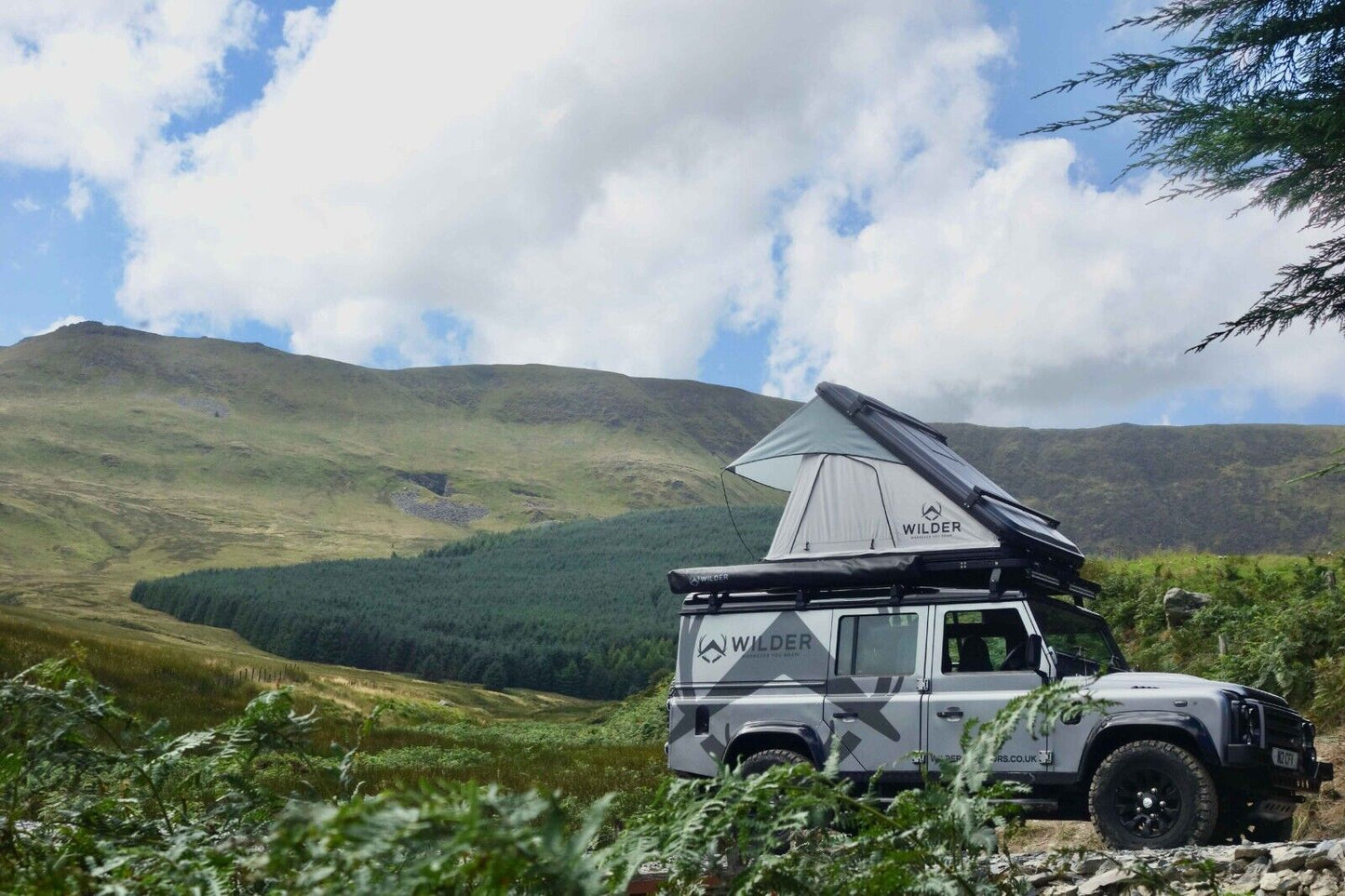 Premium Quality Hardshell Aluminium Roof Tent with bars