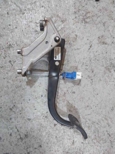 LAND ROVER DISCOVERY 4 BRAKE PEDAL AND SWITCH 3.0 SDV6 2009-2016