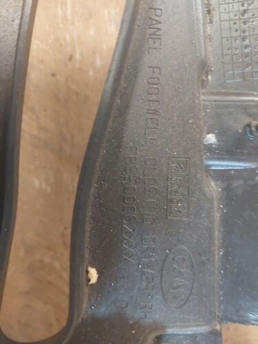 LAND ROVER DISCOVERY 4 DRIVERS LOWER FOOT WELL PANEL FBS500062