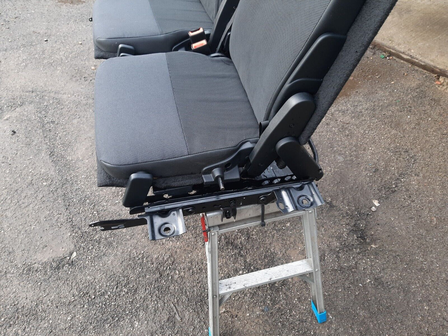 Land Rover Discovery 4 - 3rd Row Rear Seats - Grey cloth