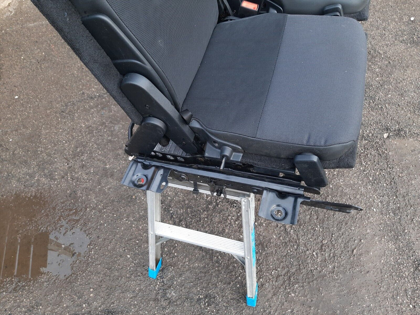 Land Rover Discovery 4 - 3rd Row Rear Seats - Grey cloth