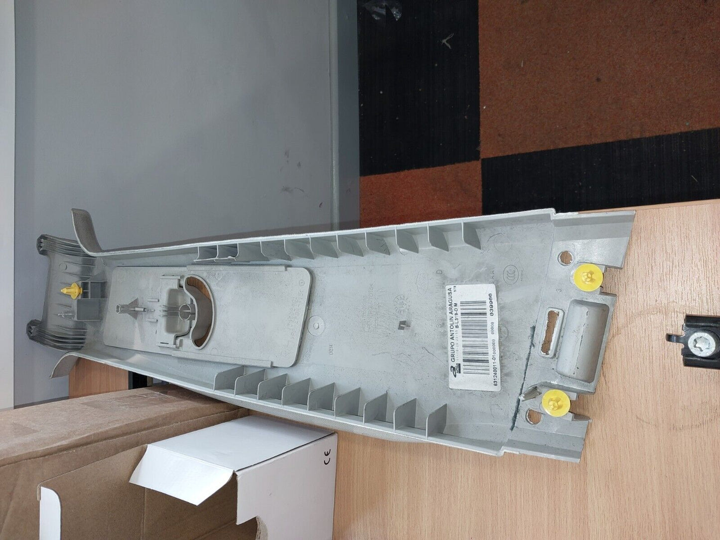 LAND ROVER DISCOVERY 4 FRONT SAFETY BELT COVER TRIM & Adjuster