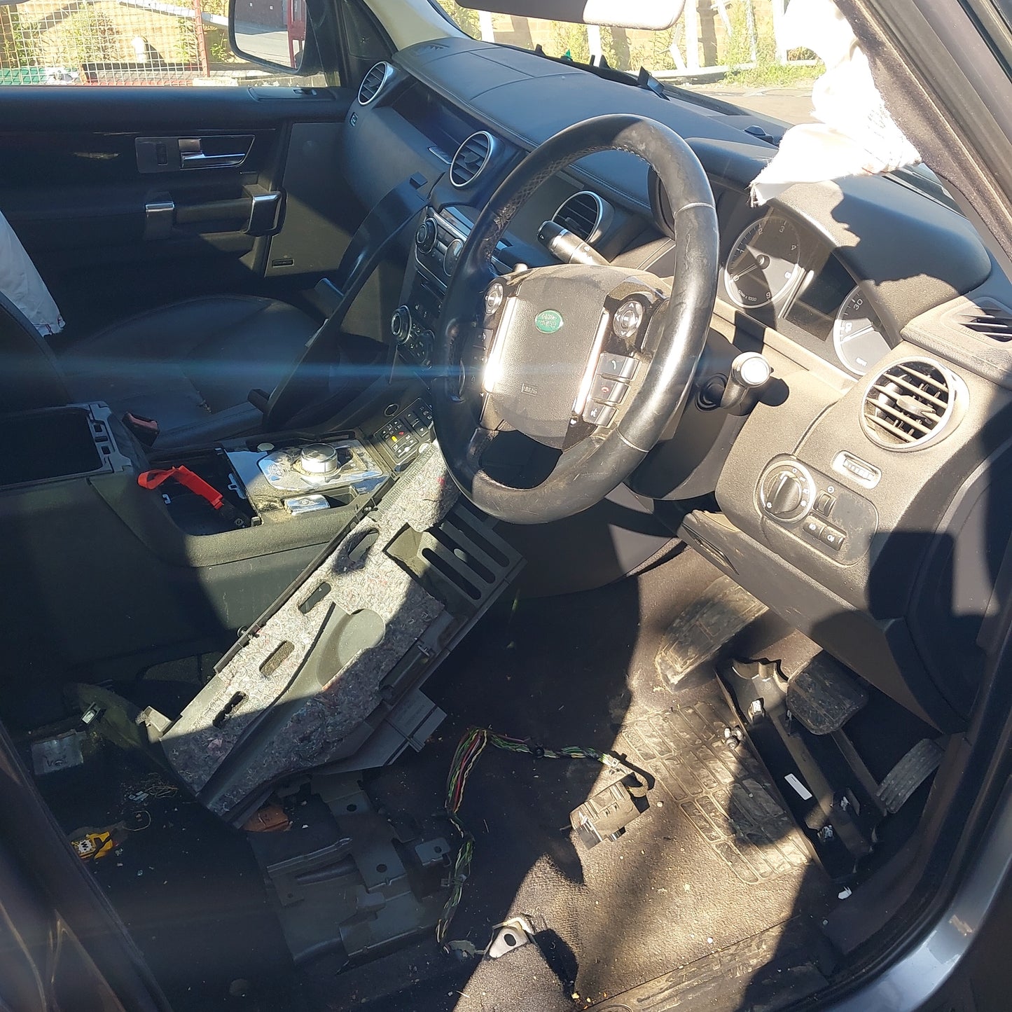2012 Discovery 4 - HSE - BREAKING