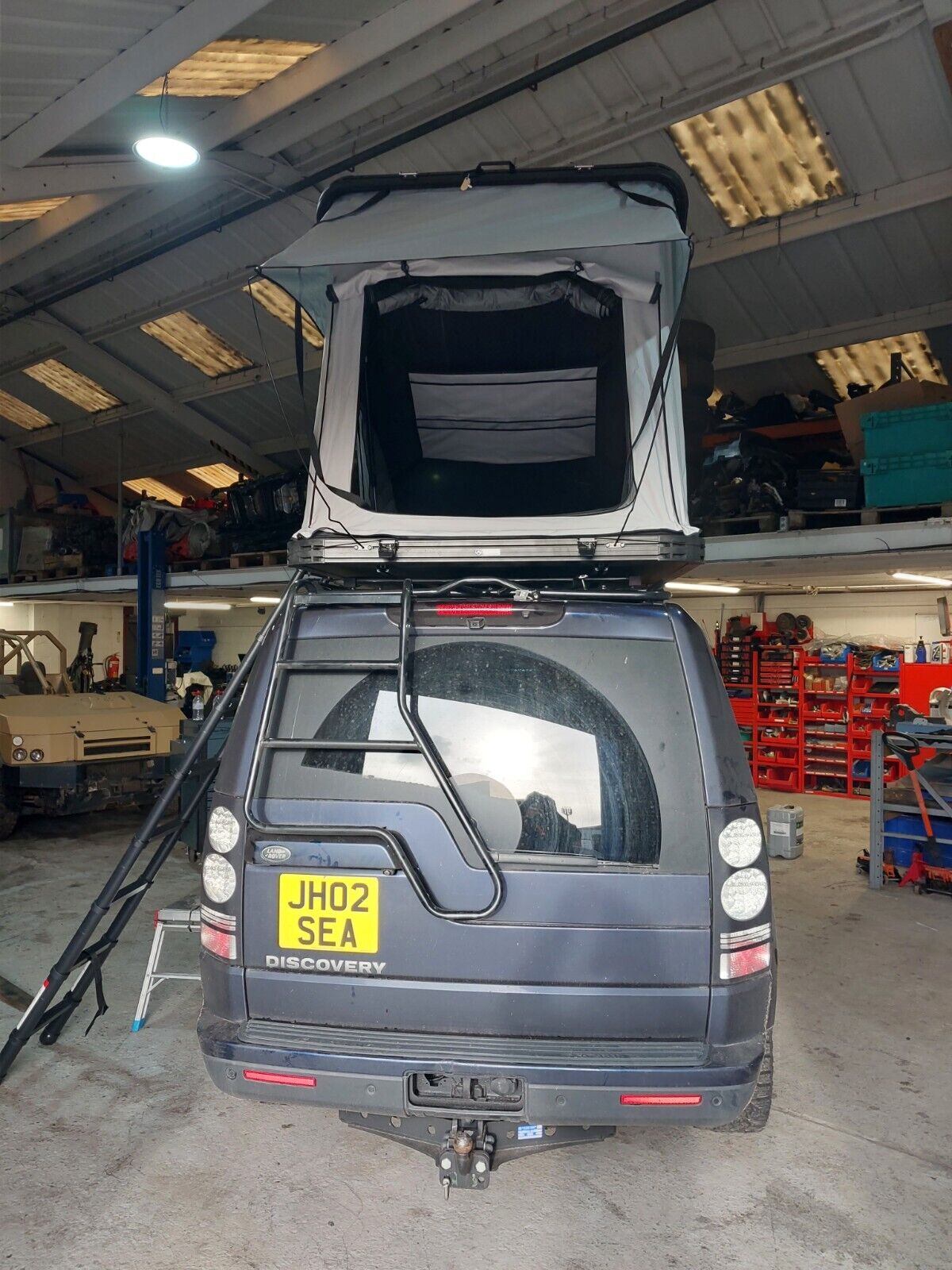 Premium Quality Hardshell Aluminium Roof Tent with bars