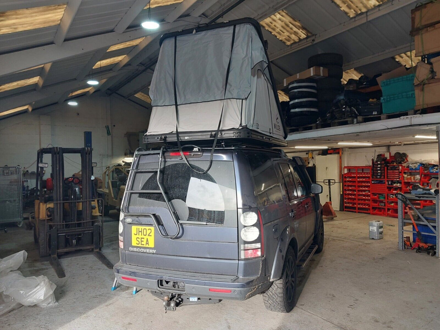 Premium Quality Hardshell Aluminium Roof Tent with bars