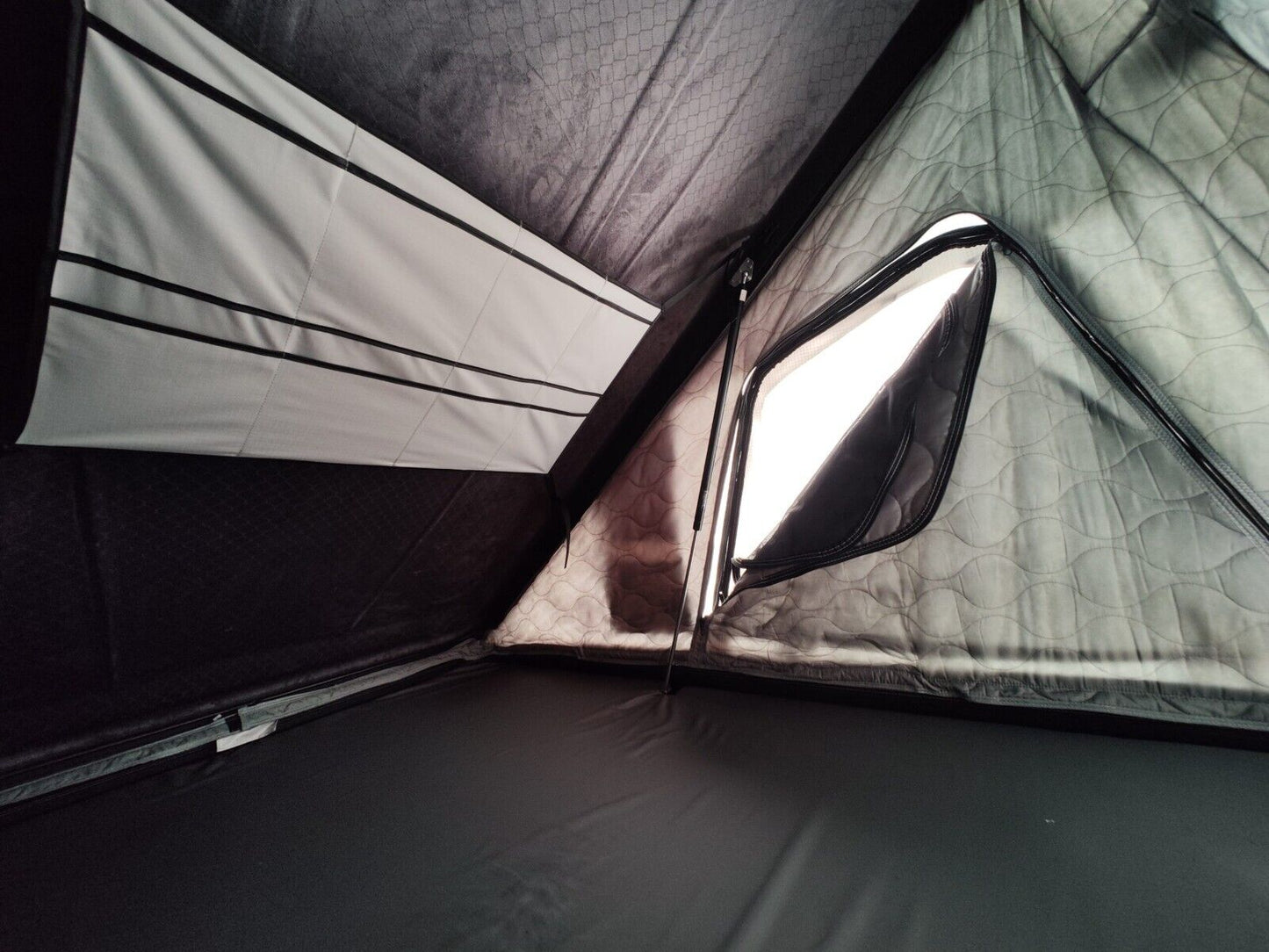 Premium Quality Hardshell Aluminium Roof Tent with bars