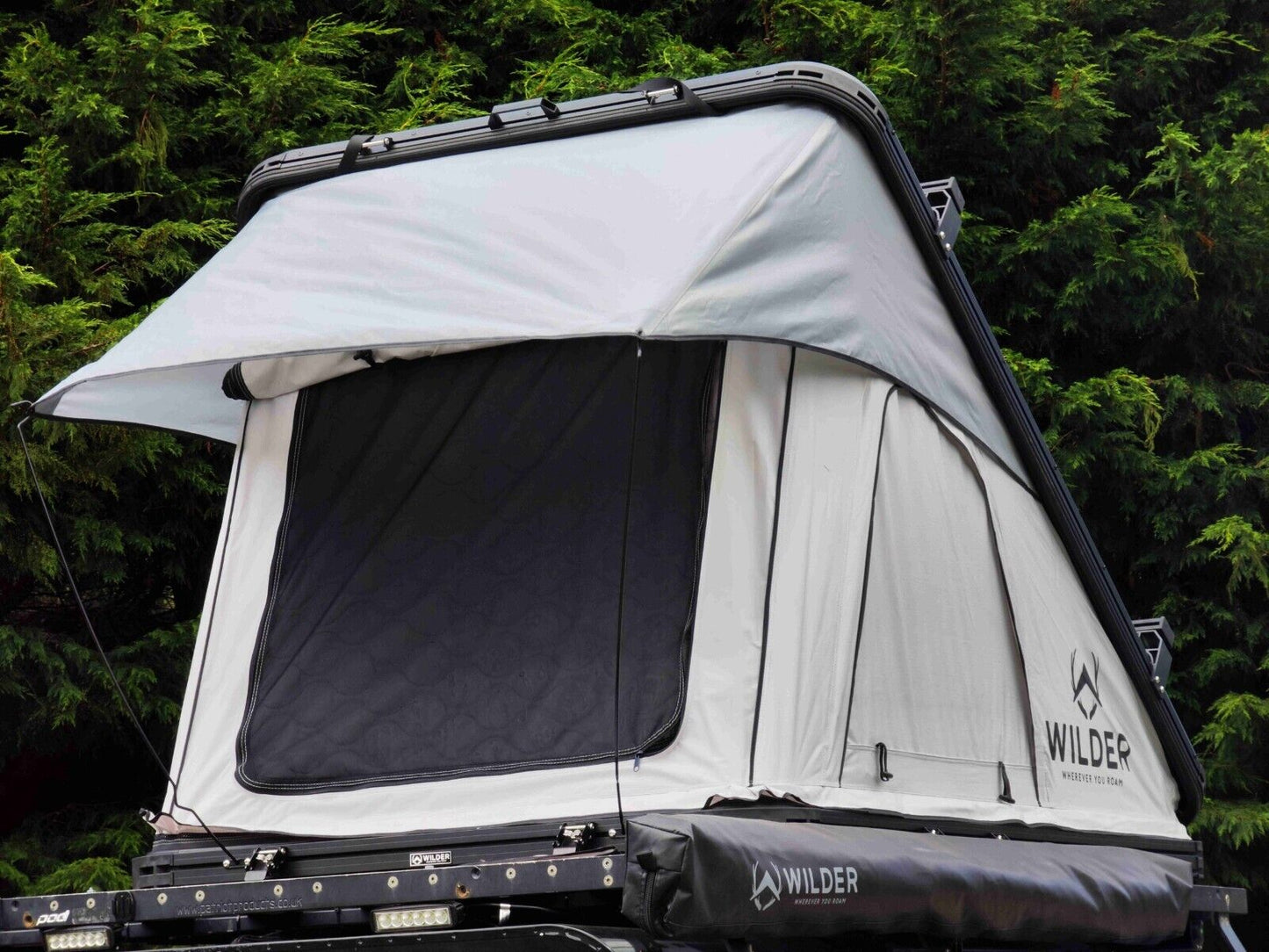 Premium Quality Hardshell Aluminium Roof Tent with bars