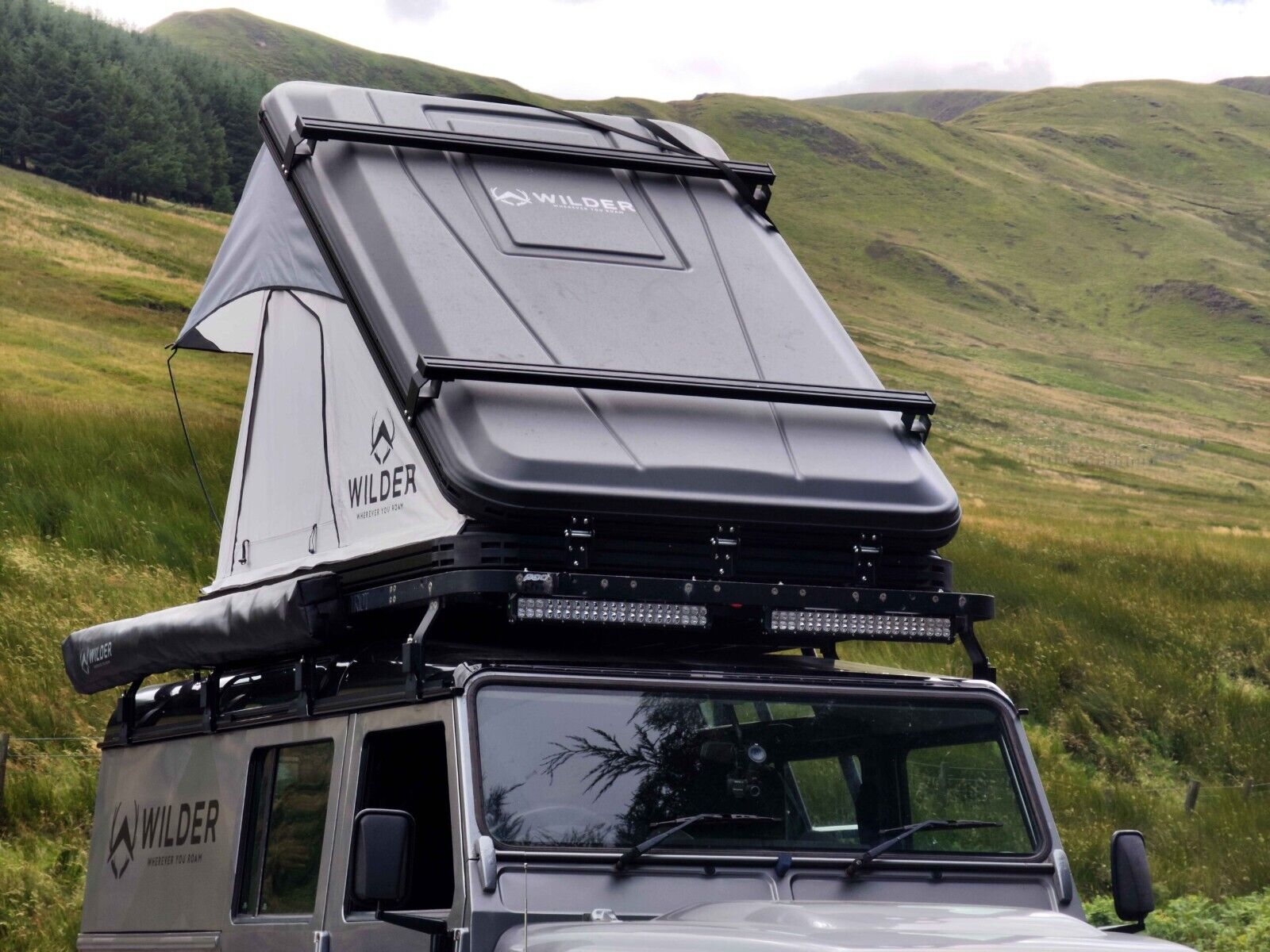 Premium Quality Hardshell Aluminium Roof Tent with bars