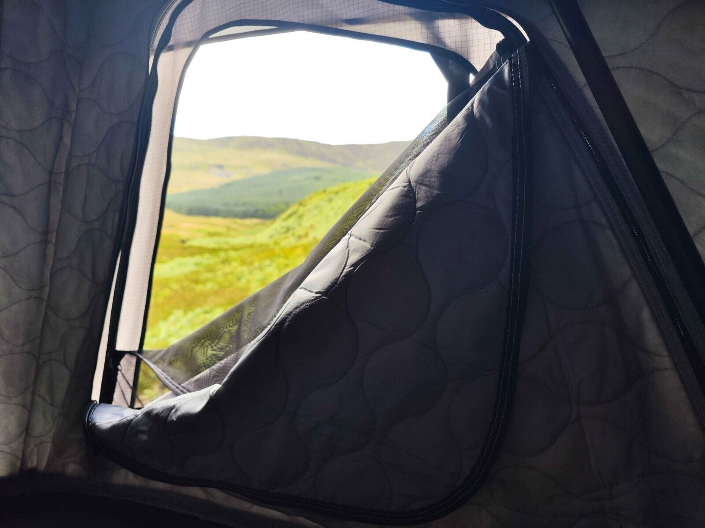 Premium Quality Hardshell Aluminium Roof Tent with bars