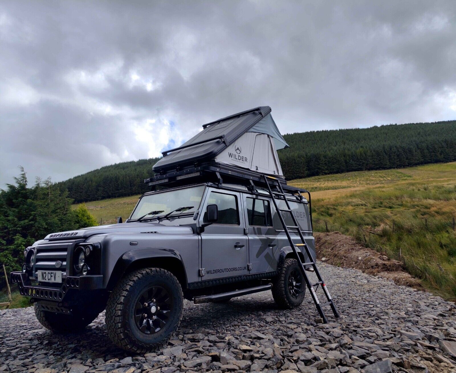Premium Quality Hardshell Aluminium Roof Tent with bars