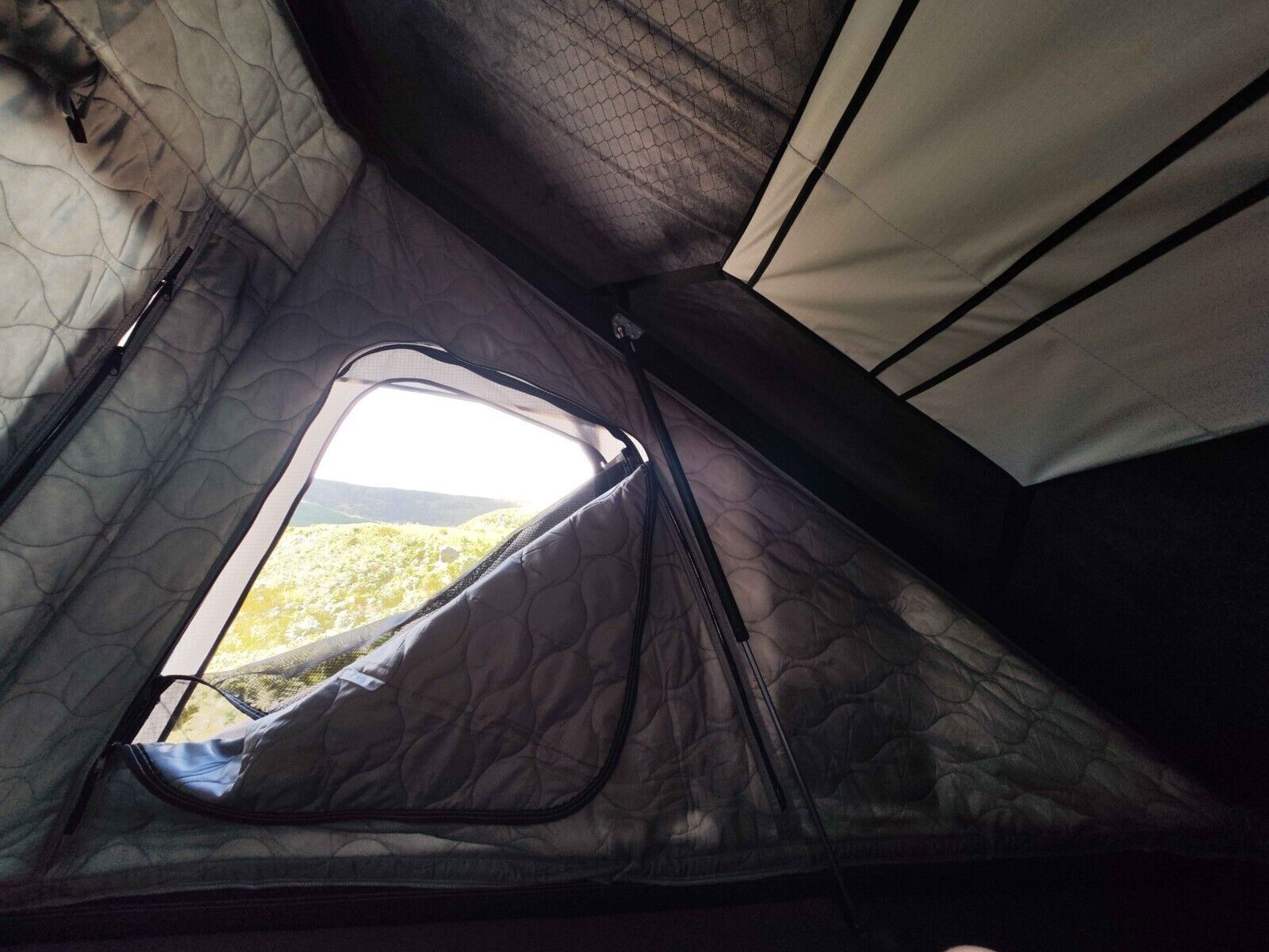 Premium Quality Hardshell Aluminium Roof Tent with bars