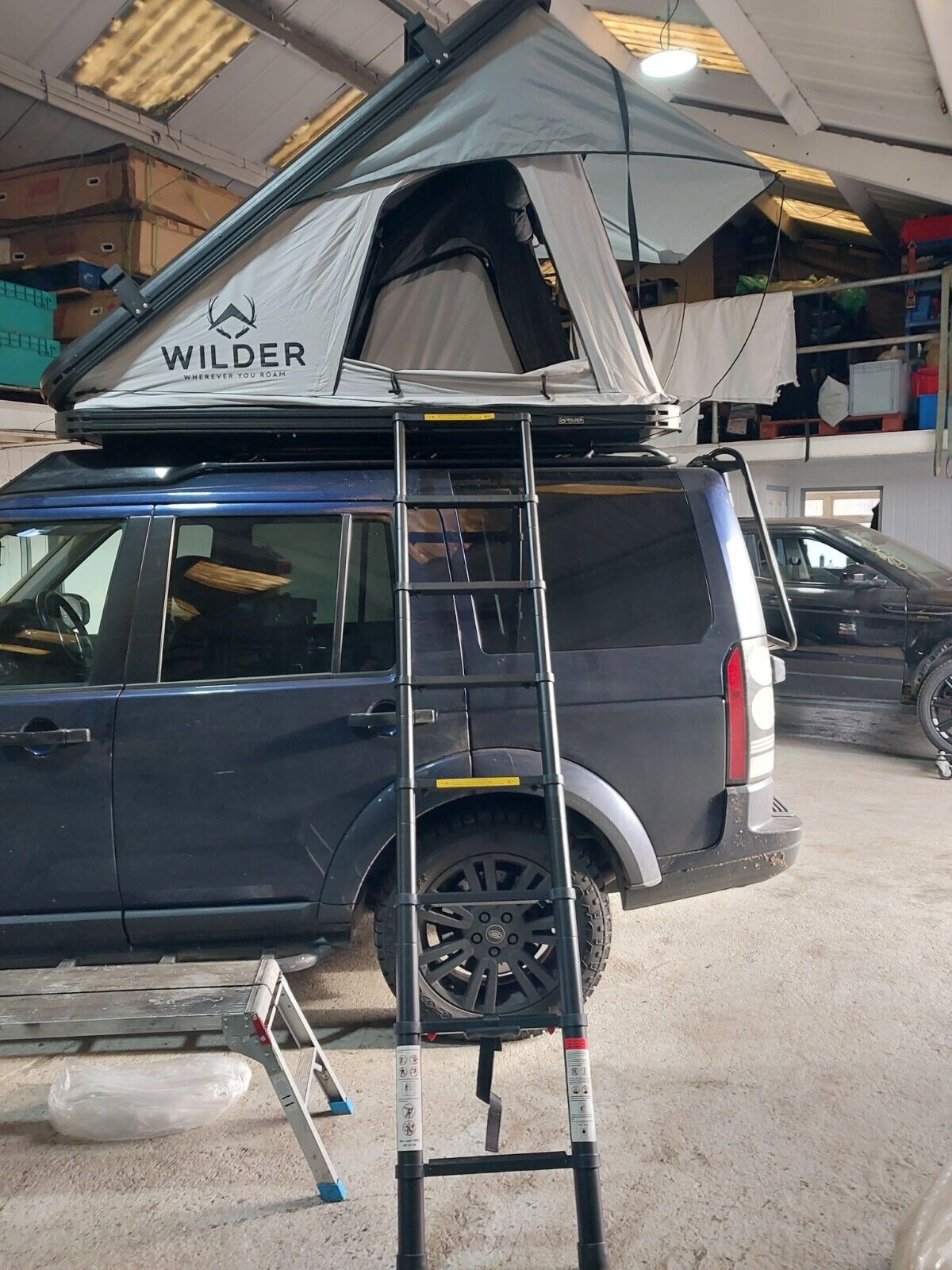 Premium Quality Hardshell Aluminium Roof Tent with bars