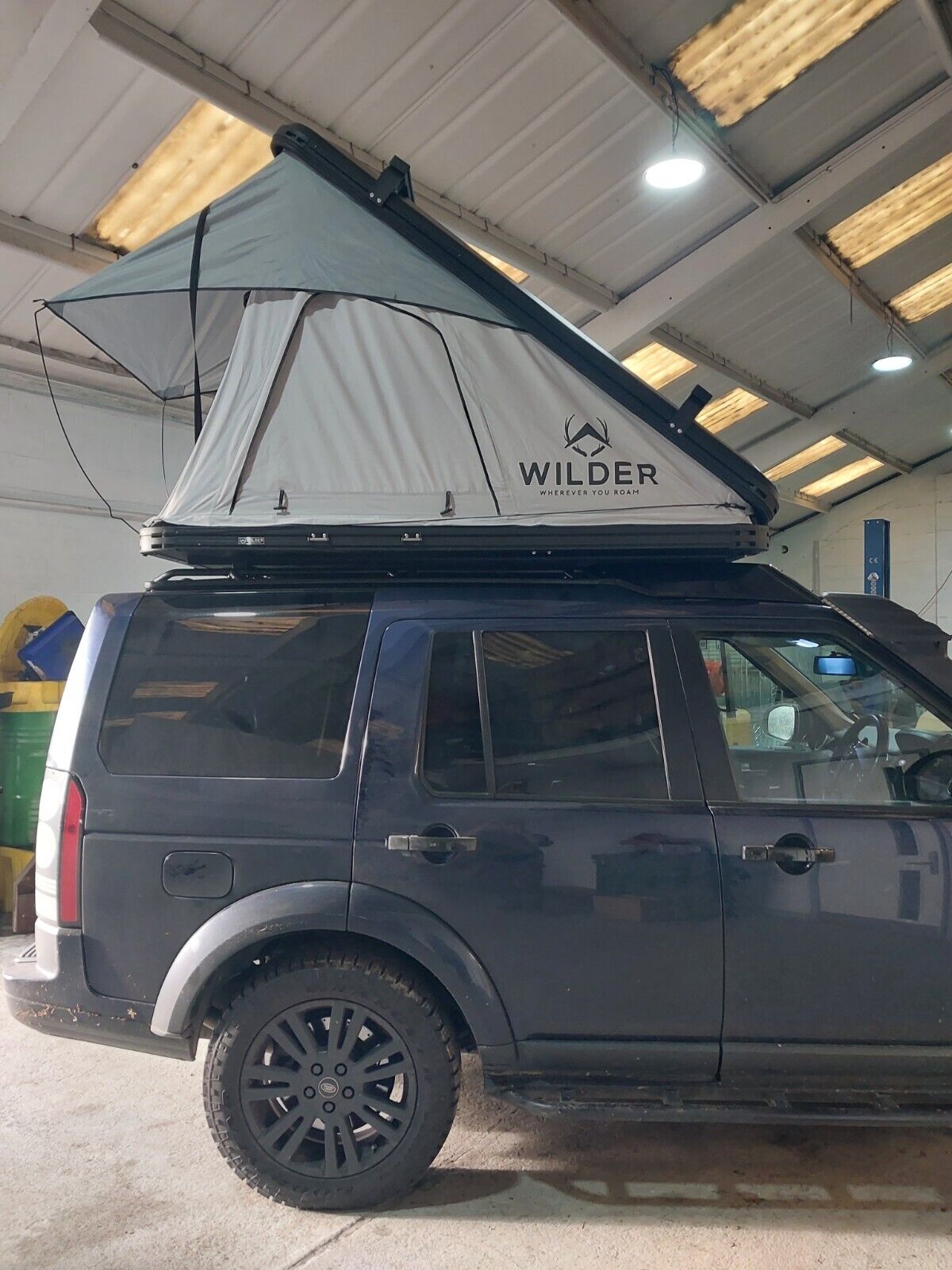 Premium Quality Hardshell Aluminium Roof Tent with bars