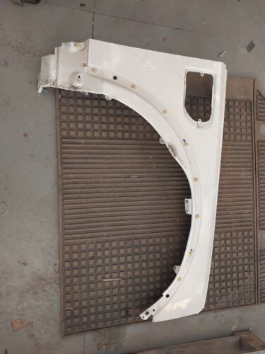 GENUINE LAND ROVER DISCOVERY 4 LR4 L319 DRIVERS SIDE FRONT WING FUJI WHITE