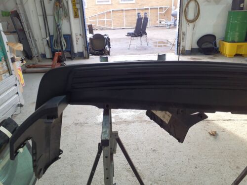 LAND ROVER DISCOVERY 4 COMMERCIAL 2009-2016 REAR BUMPER IN BLACK - UNPAINTED
