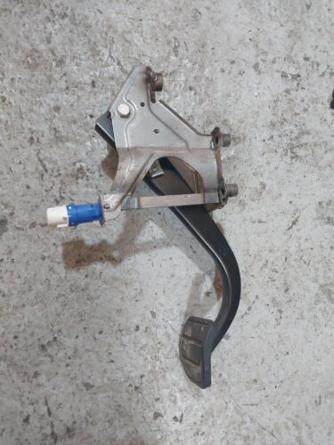 LAND ROVER DISCOVERY 4 BRAKE PEDAL AND SWITCH 3.0 SDV6 2009-2016
