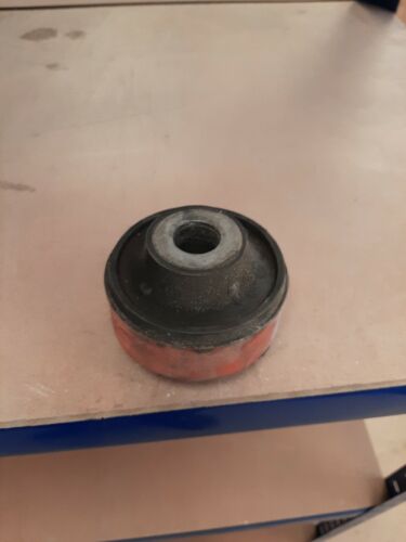 GENUINE RANGE ROVER SPORT DISCOVERY 3 & 4 BODY MOUNT KVF500161 