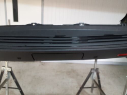 LAND ROVER DISCOVERY 4 COMMERCIAL 2009-2016 REAR BUMPER IN BLACK - UNPAINTED