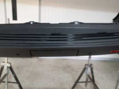 LAND ROVER DISCOVERY 4 COMMERCIAL 2009-2016 REAR BUMPER IN BLACK - UNPAINTED