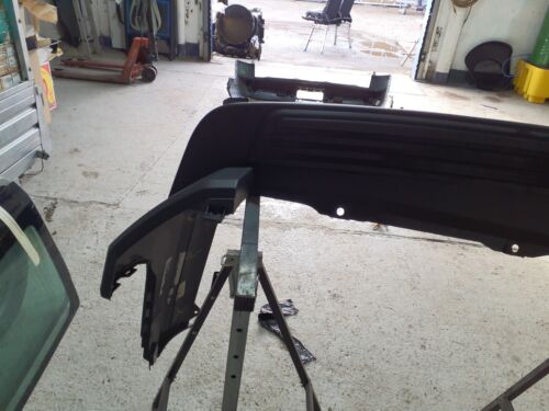 LAND ROVER DISCOVERY 4 COMMERCIAL 2009-2016 REAR BUMPER IN BLACK - UNPAINTED