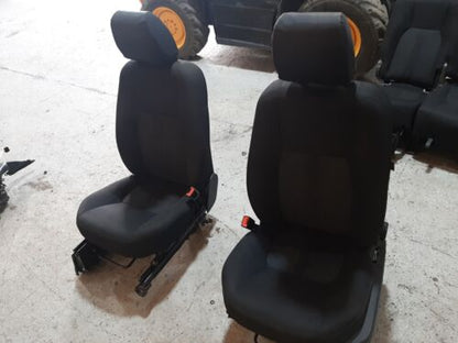 LAND ROVER DISCOVERY 4 2015 BOTH FRONT SEATS WITH AIRBAGS GENUINE FABRIC