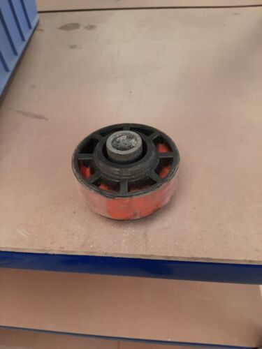 GENUINE RANGE ROVER SPORT DISCOVERY 3 & 4 BODY MOUNT KVF500161 