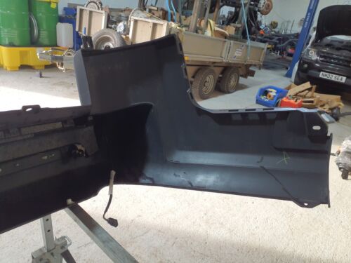 LAND ROVER DISCOVERY 4 COMMERCIAL 2009-2016 REAR BUMPER IN BLACK - UNPAINTED