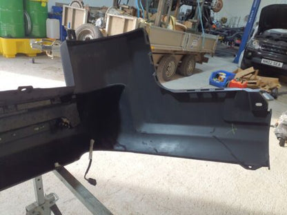 LAND ROVER DISCOVERY 4 COMMERCIAL 2009-2016 REAR BUMPER IN BLACK - UNPAINTED