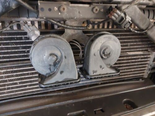 LAND ROVER DISCOVERY 4 PAIR OF HORNS