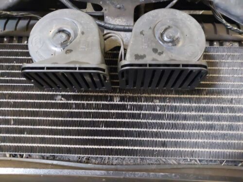 LAND ROVER DISCOVERY 4 PAIR OF HORNS