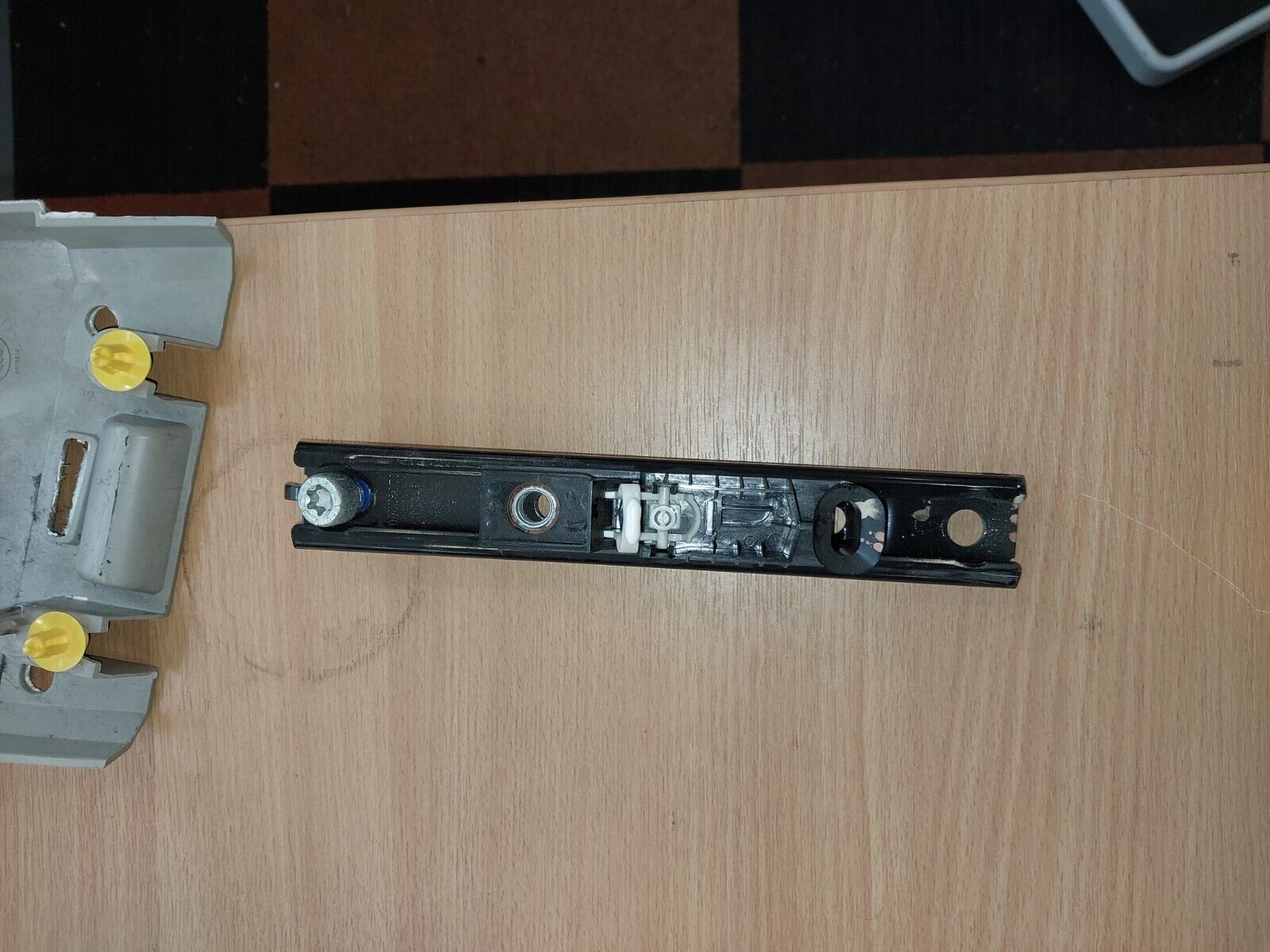 LAND ROVER DISCOVERY 4 FRONT SAFETY BELT COVER TRIM & Adjuster