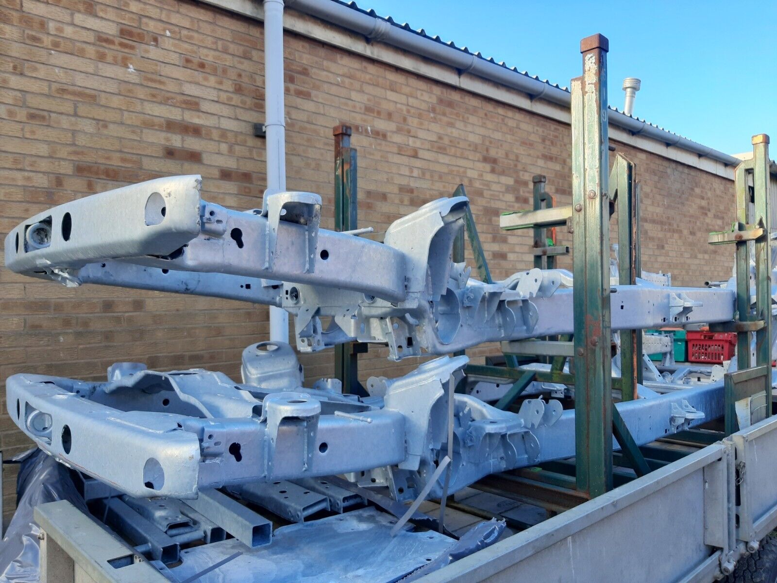 LAND ROVER DISCOVERY LR3/LR4 GALVANISED CHASSIS - GENUINE LAND ROVER C ...