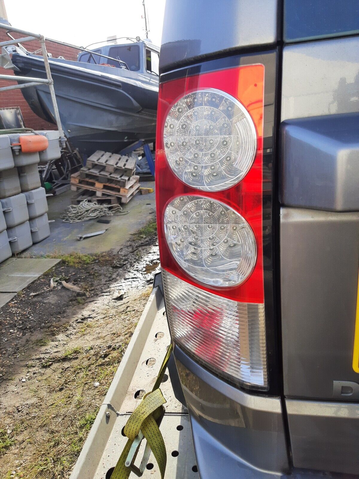 LAND ROVER DISCOVERY 4 REAR LIGHTS GENUINE